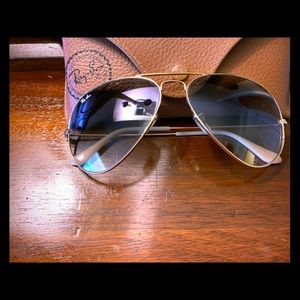 💯 authentic Ray Ban Aviators blue gently loved